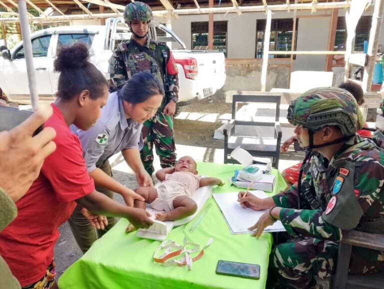 Komsos, Satgas Yonif 642/Kps Lakukan Dua Hal Ini di Pedalaman Papua