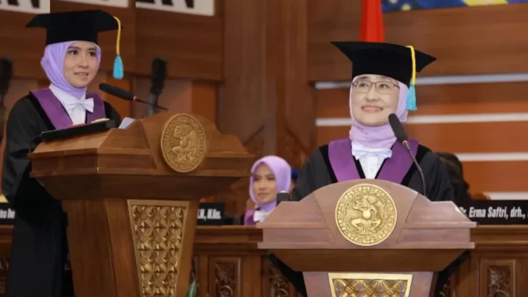 Luar Biasa, Duo Srikandi FKM Unair Ini Masuk Top 2 Persen Peneliti Dunia