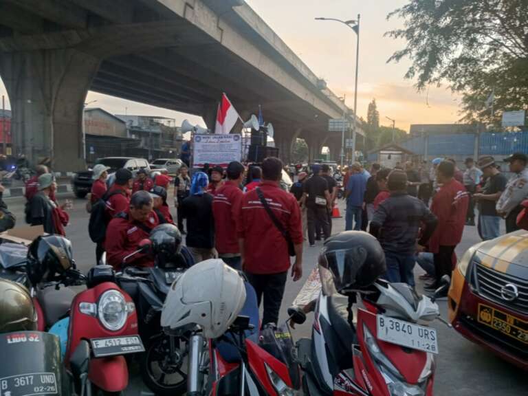 Tolak Putusan PN Jakpus, Buruh Indofood Group Long March 3 Hari 2 Malam