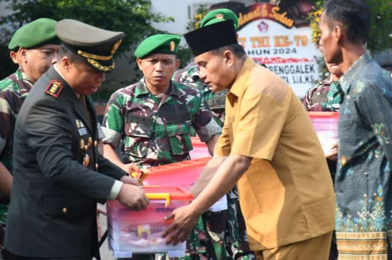 Peringatan HUT ke-79 TNI, Puluhan Bansos Ditebar di Madiun