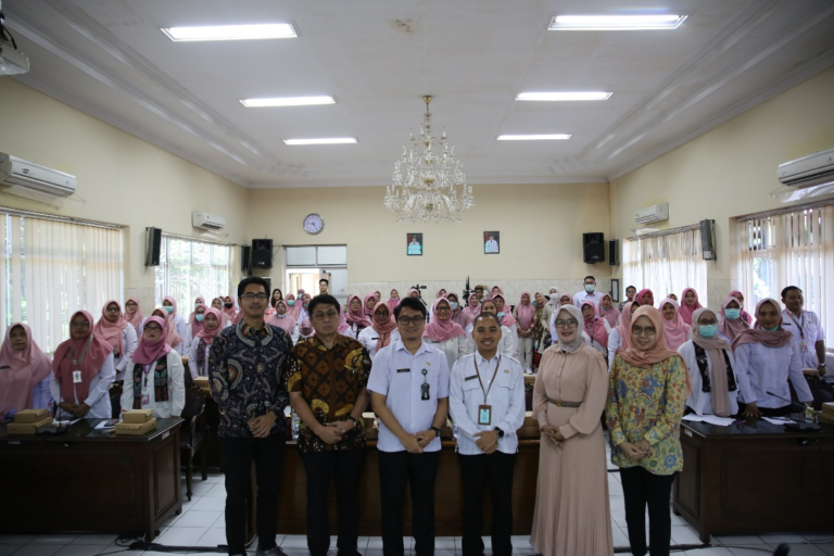 Angka Kematian Ibu Hamil Tinggi, FK Unair Gelar Pengmas Pelatihan Skrining Risiko Penyakit Jantung Bagi Bidan dan Dokter