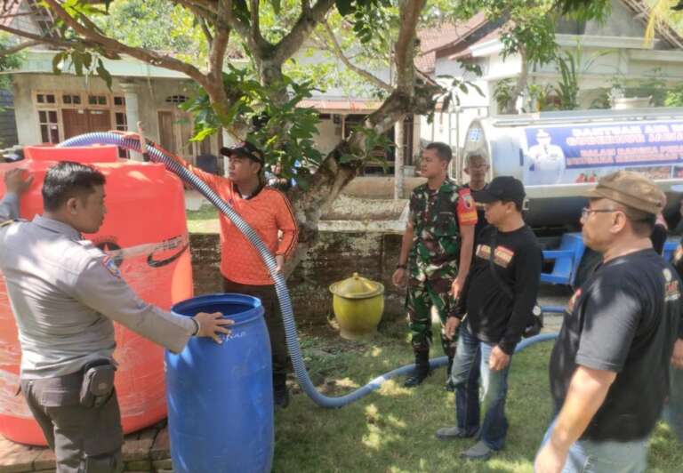 KAUJE, TNI-Polri dan BPBD Trenggalek Sinergis Salurkan Bantuan Air Bersih Ke Daerah Terdampak Kekeringan
