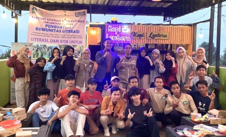 Puluhan Relawan TBM Lentera Pustaka Menulis Kisah Nyata untuk Literasi