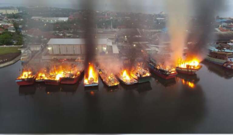 Tak Ada Korban Jiwa, 12 Kapal Perikanan Terbakar di Pelabuhan Pekalongan