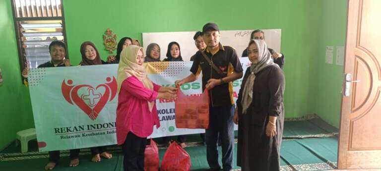 Sambut HUT ke-13, REKAN Indonesia Gelar Baksos Untuk Lansia di Jakarta Timur