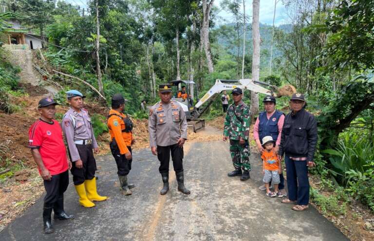 Sinergi TNI-Polri dan BPBD Trenggalek Sukses Buka Jalan Penghubung Pule-Panggul