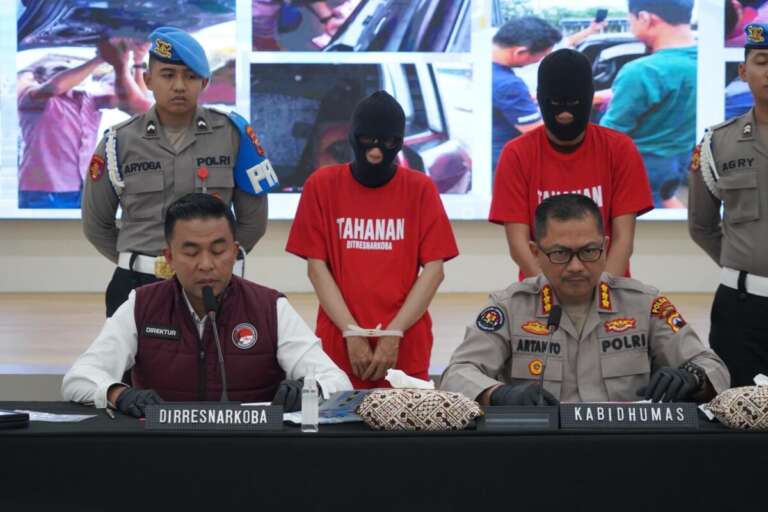 Sembunyikan 13,92 Kg Sabu dan 10.300 Butir Esktasi di Dasbord Mobil, 2 Kurir Narkotika Ditangkap Polisi