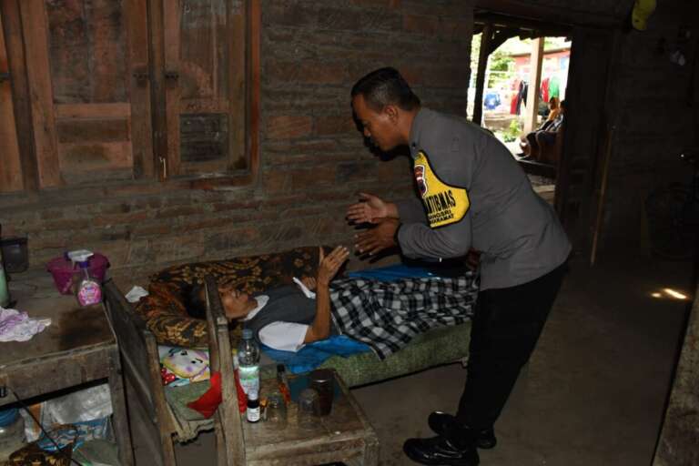 Program “Welas Asih” Aipda Suranto: Kisah Cinta Kasih Polisi Karanganyar yang Tak Kenal Pamrih