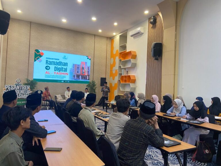 Puluhan Santri Berbagai Kota Ikuti “Pesantren Ramadhan Digital” di Al-Yasmin Asuhan Ketua LTN PWNU Jatim
