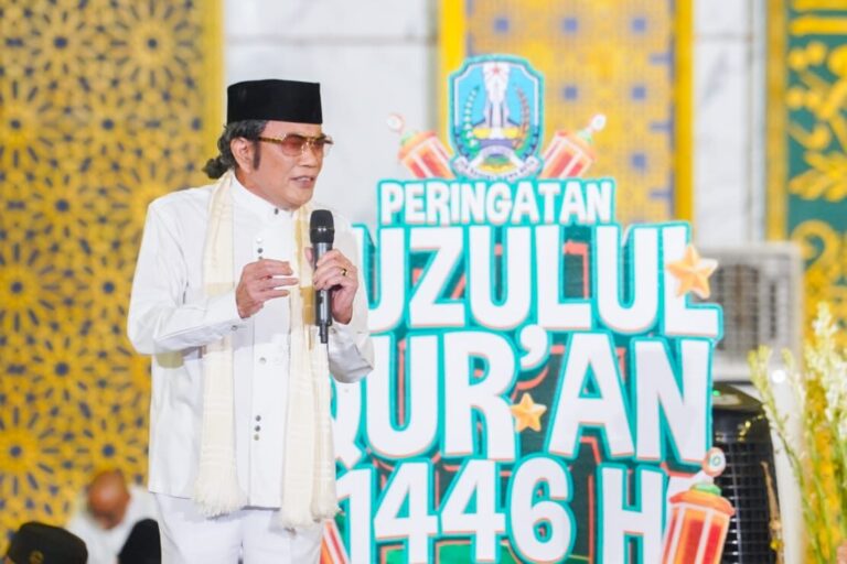 Tampil di Masjid Al-Akbar Surabaya, Rhoma Irama: Baca Quran Jangan Kalah Sama Baca HP!