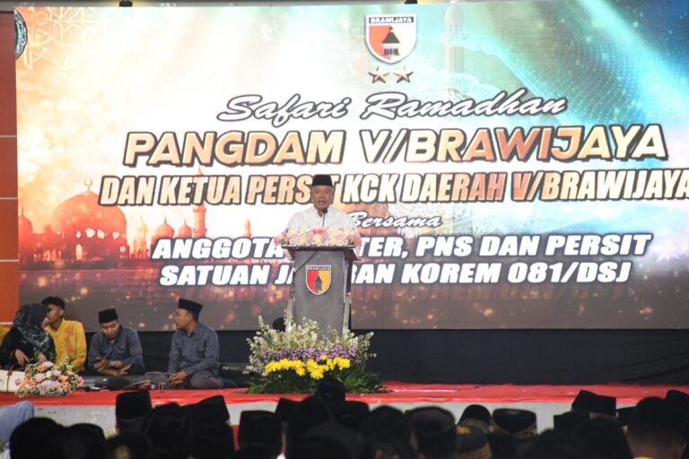 Pangdam V/Brawijaya  Lakukan Safari Ramadhan Bersama Prajurit, ASN dan Persit Korem 081/DSJ