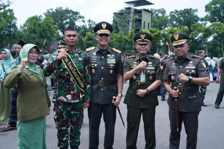 700 Siswa Bintara Secaba Rindam V/Brawijaya Resmi Sandang Pangkat Sersan Dua
