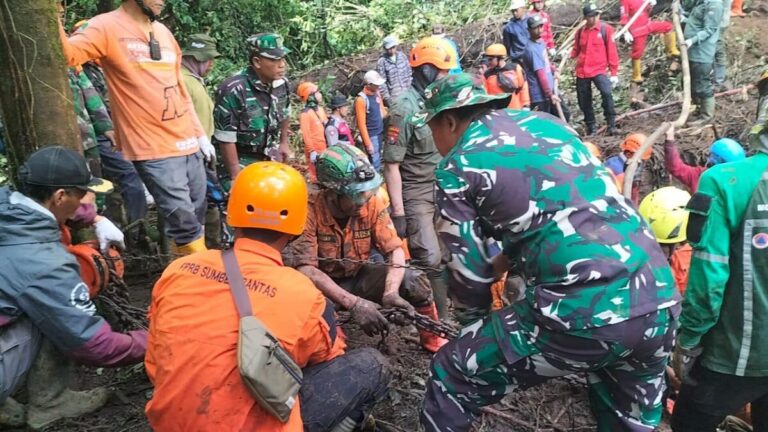 Kasdim 0815/Mojokerto: Korban Longsor Pacet-Cangar Capai 10 Orang!