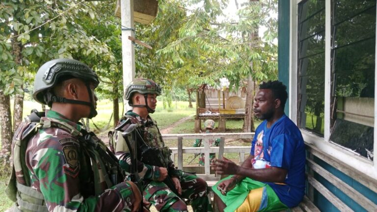 Pelan Tapi Pasti, Kehangatan Satgas Yonif 642/Kps Masuk ke Hati Warga Kampung Irahima