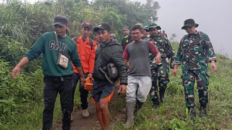 Duka di Puncak Merbabu: Sugeng Parwoto Ditemukan Tak Bernyawa, Tim SAR Gabungan Tuntaskan Misi Penuh Liku