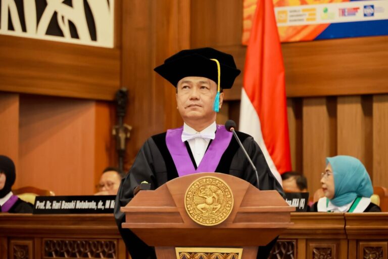 Di Tengah Derasnya Tantangan Kesehatan, Guru Besar Unair Ini Tawarkan Harapan Baru