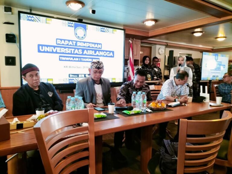 Unair Gelar Rapim Tengah Tahun di Atas Kapal Latih TNI AL Bima Suci