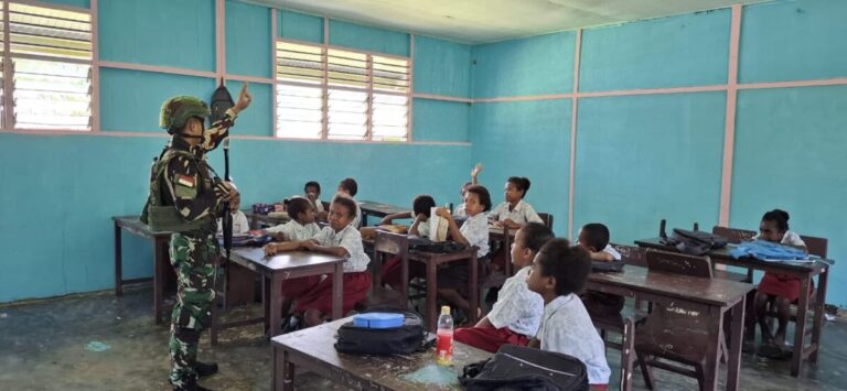 Menembus Sunyi Pedalaman Papua, Prajurit TNI Jadi Guru di Tengah Kekurangan