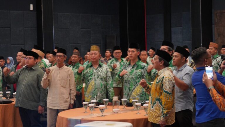 Ketika Ziarah Ruhani Menyatu dengan Kenangan: Alumni IPNU Jatim Luncurkan Program Umrah HSN 2025 dan Buku Obituari KH Sholeh Hayat