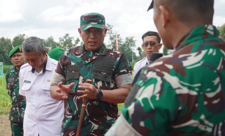 Bangun Ketahanan Bangsa dari Desa: Danrem 081/DSJ Tinjau Kesiapan Integrated Farming Kodim Blitar