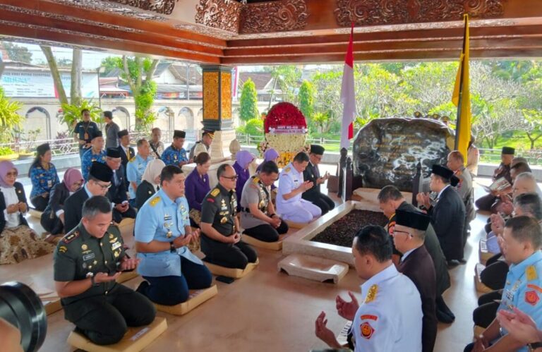 Menapak Jejak Sang Proklamator: Ziarah Kebangsaan Lemhannas RI di Makam Bung Karno