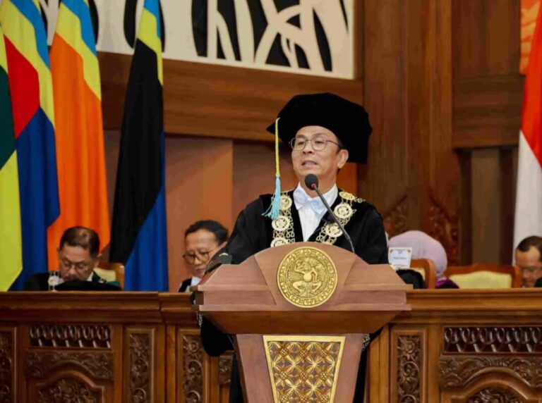 Suara Seorang Dekan: Tentang Warisan Prof Nasih dan Harapan untuk Prof Madyan