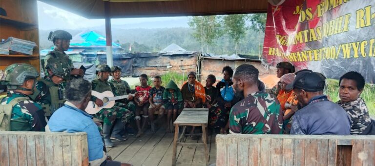 Di Pos Eromaga, TNI dan Warga Papua Bersatu Lewat Doa dan Ibadah Mingguan