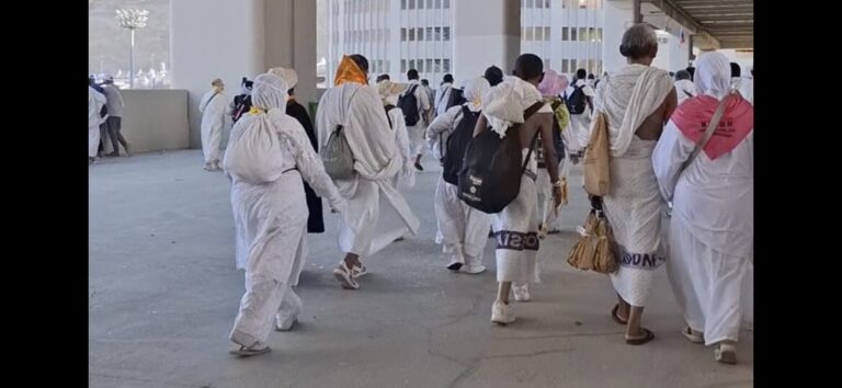 Jumrah: Kaki Terseret, Jiwa Melambung di Bawah Terik dan Rahmat