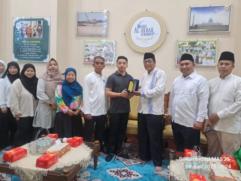 Mahasiswa Brunei Terkesima: “Masjid Al-Akbar Surabaya, Simbol Peradaban Islam yang Hidup!”