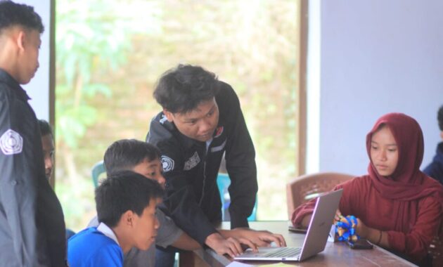 Bukan Sekadar Liburan: Siswa Wringinanom Belajar Teknologi, Jauhi Scrolling dan Gambling