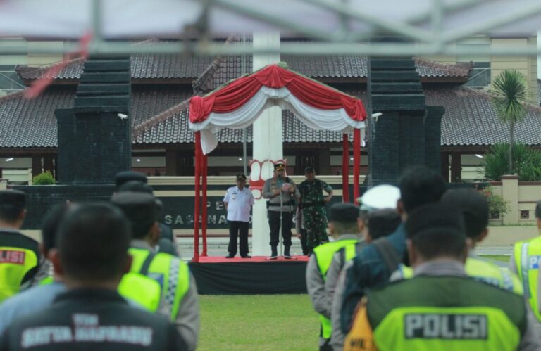 750 Personel Gabungan TNI-Polri Diterjunkan Kawal Suroan dan Suran Agung 2025 di Blitar