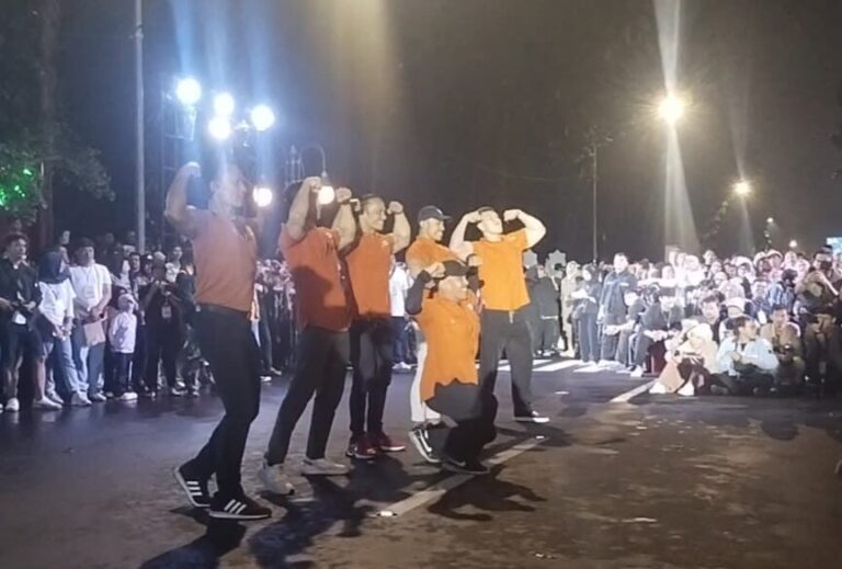 Pamer Otot di Karnaval HJB ke-543, PBFI Kota Bogor Edukasi Warga Soal Gaya Hidup Sehat