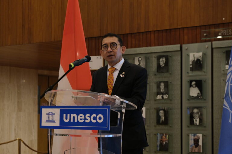 Batik Sawunggaling & Tenun Ikat Sumba Resmi Jadi “Duta Budaya” Indonesia di Markas UNESCO Paris