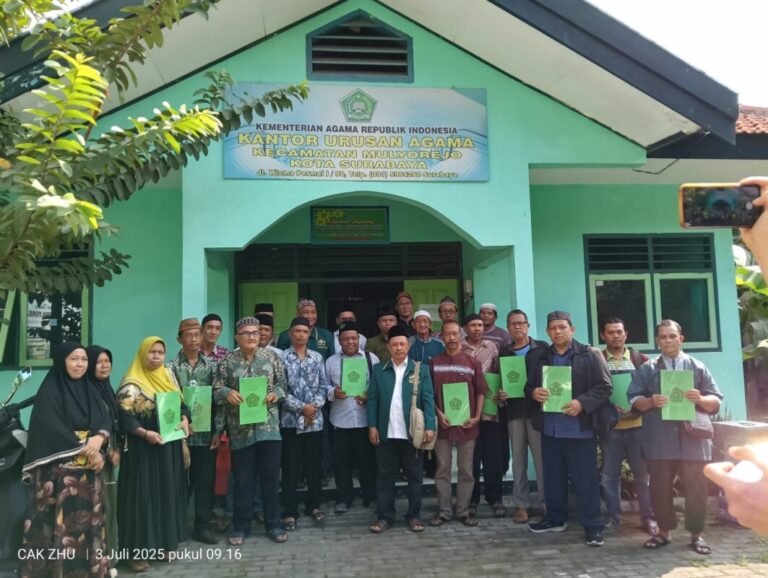 8 Musholla dan Masjid Diwakafkan Serentak di Surabaya: “Tanah Ini Amanah dari Orang Tua Kami”