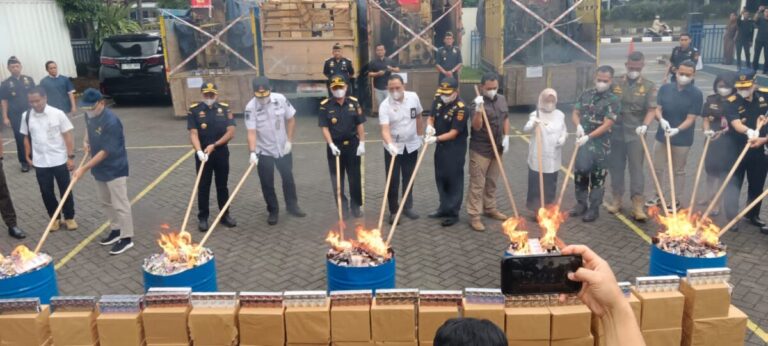 Satgassus Cukai Bongkar Jaringan Rokok Ilegal Terbesar di Jatim