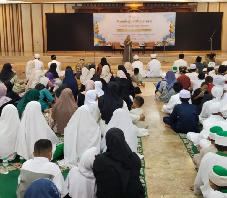 “Wonderful Muharram”, Seribu Anak Yatim Tersenyum di Masjid Agung At Tin