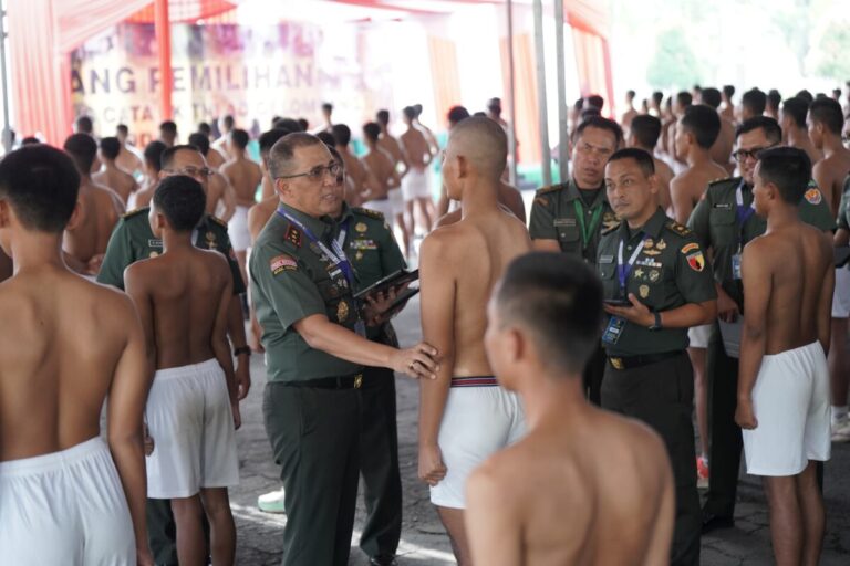 Pangdam V/Brawijaya Pimpin Seleksi Akhir Calon Tamtama TNI AD di Jember