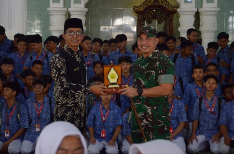 Dandim Surakarta: Prajurit Harus Bersih, Generasi Muda Harus Kuat!