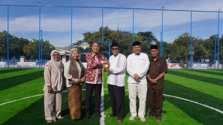 Lapangan Mini Soccer Masjid Al-Akbar Dipuji Konjen Jepang: Luar Biasa!