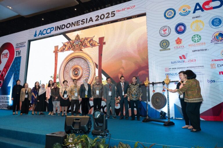 Rekam Jejak Global Farmasi Unair Kian Kokoh di ACCP 2025