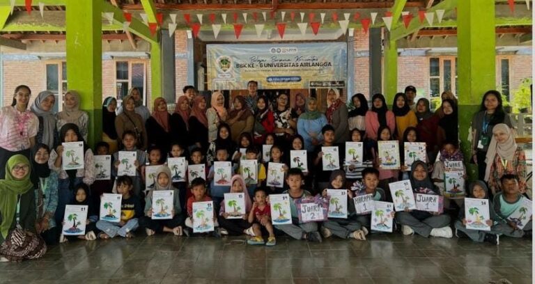 Kreatif, Ramah Lingkungan, dan Penuh Makna: Mahasiswa KKN Unair Ajak Warga Desa Klumutan Ubah Sampah Jadi Solusi