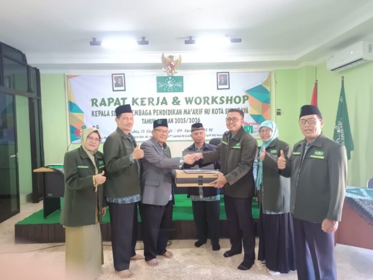 Raker & Workshop Ma’arif Surabaya: Bahas Kurikulum Baru, Bagikan 100 Laptop untuk Sekolah