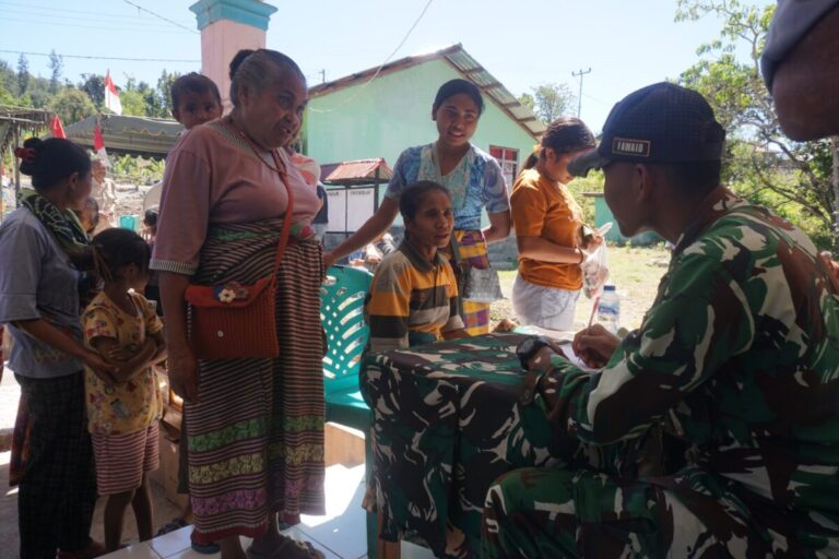 TNI Bawa Layanan Kesehatan Gratis hingga Ujung Perbatasan Indonesia-Timor Leste