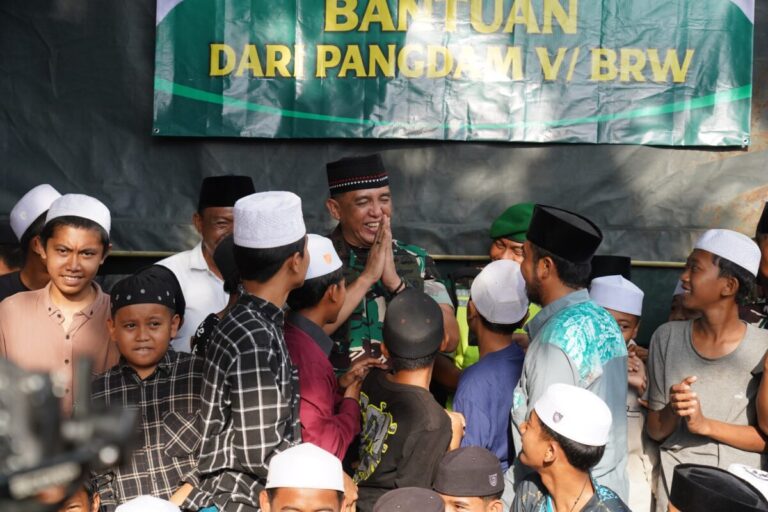 Teguhkan Sinergi TNI dan Ulama, Pangdam V/Brawijaya Turun Langsung ke Pesantren Walisongo