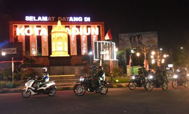 Pastikan Kota Aman, Danrem Untoro Pimpin Patroli Gabungan di Madiun