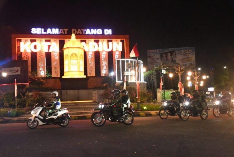 Pastikan Kota Aman, Danrem Untoro Pimpin Patroli Gabungan di Madiun