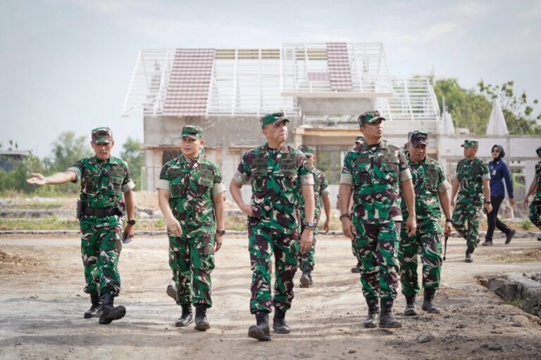 Pangdam Brawijaya Tinjau Yonif Teritorial Pembangunan di Bangkalan, Tegaskan Peran TNI untuk Rakyat