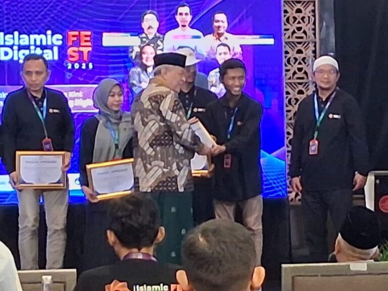 Masjid Al Akbar Surabaya Cetak Sejarah, Raih Penghargaan Digitalisasi Dakwah Nasional!