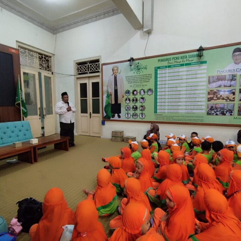 TK Al-Islam Surabaya Ajak Siswa Kenali Situs Resolusi Jihad di Hari Santri