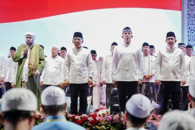 Pangdam V/Brawijaya Hadiri “Lirboyo Bersholawat”, Ajak Santri Jaga Persatuan di Hari Santri 2025